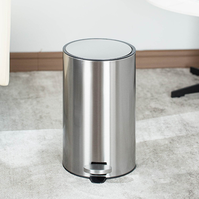 Weich geschlossener Müllcontainer aus Edelstahl mit Fußpedal, Pedal Müllcontainer